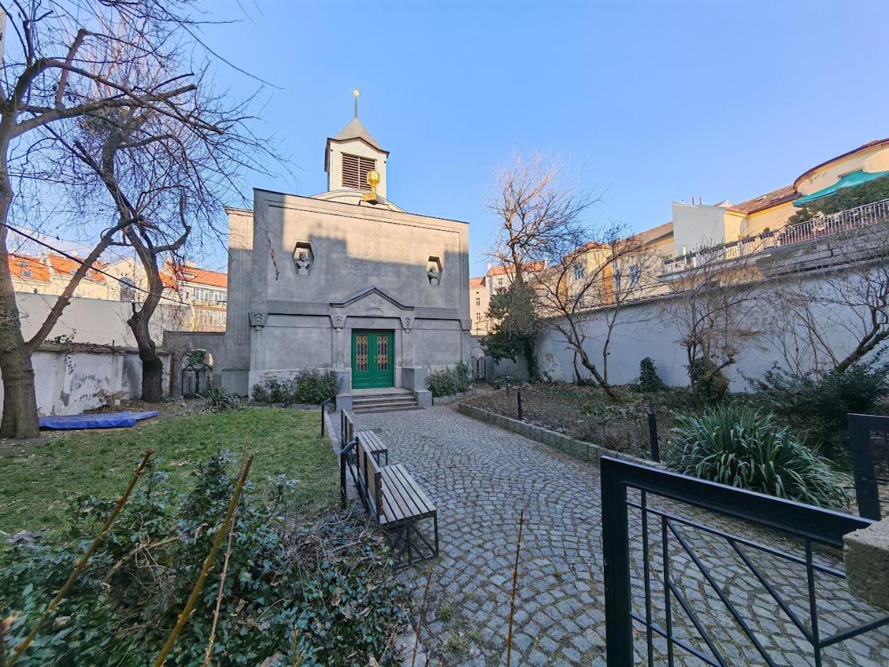 Flat In Zizkov With Free Underground Parking -501- Appartamento Praga
