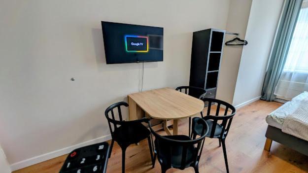 Appartamento Flat In Zizkov With Free Underground Parking -501- Praga